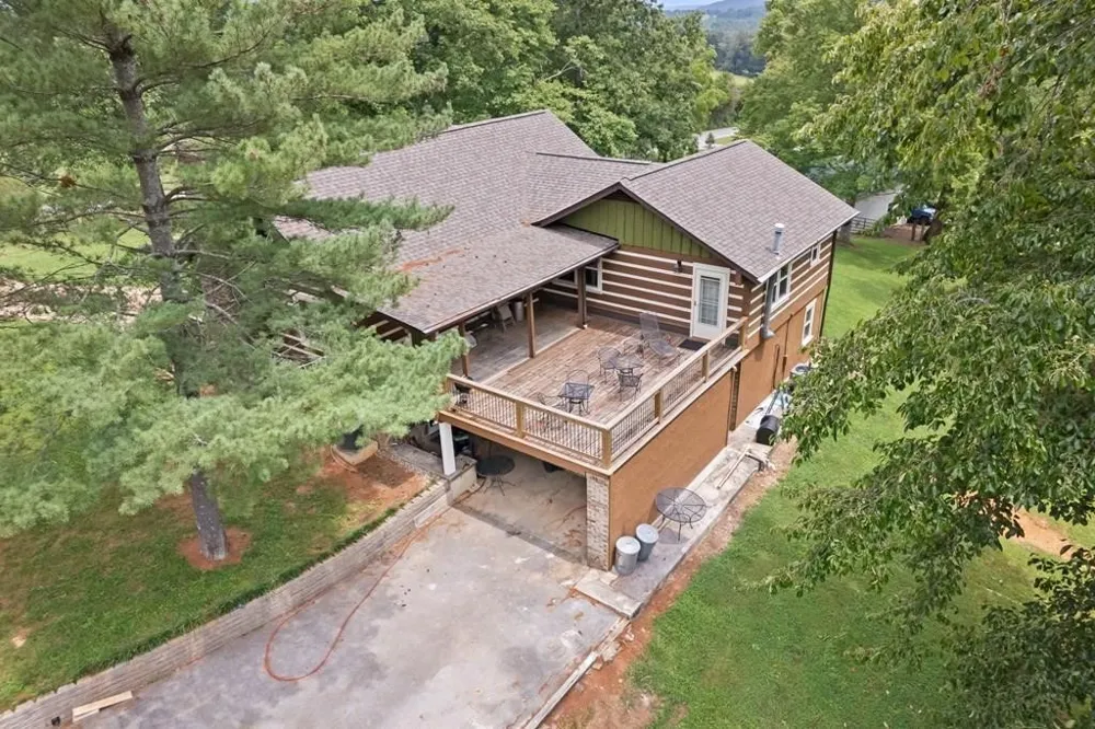 200 Duke Ln Livingston, TN 38570