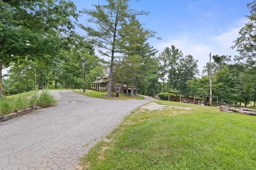 200 Duke Ln Livingston, TN 38570