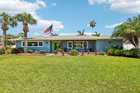 3203 HIBISCUS DRIVE W