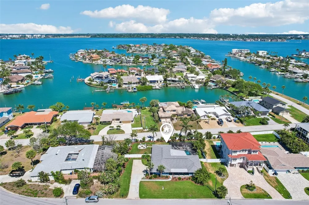 3203 HIBISCUS DRIVE W Belleair Beach, FL 33786