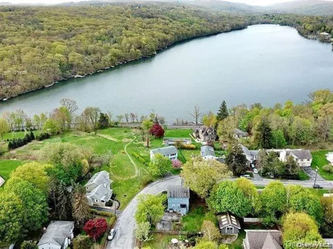 Walton Terr/Lakes Terrace
