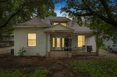 701 E Elm Street