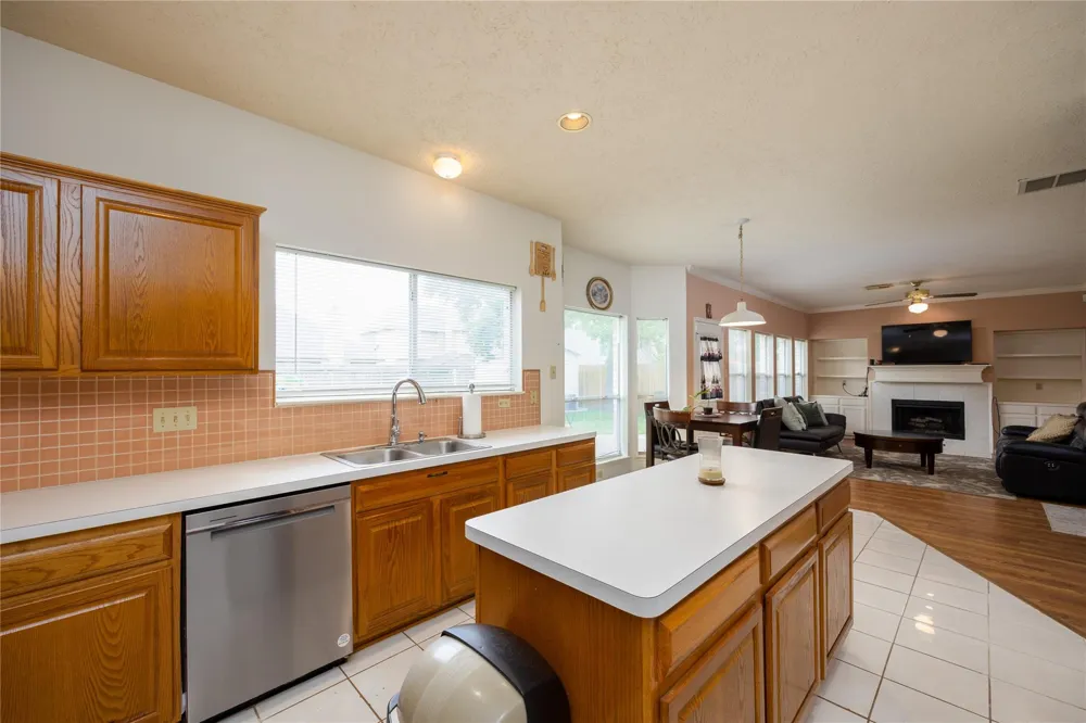 303 Welford Lane Highlands, TX 77562