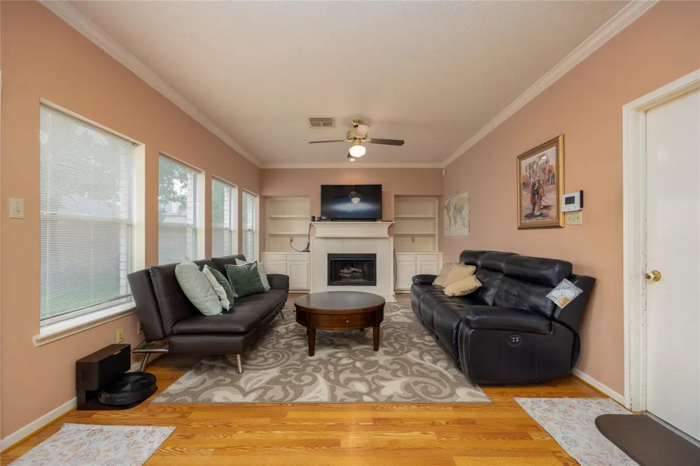 303 Welford Lane Highlands, TX 77562