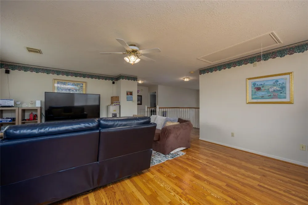 303 Welford Lane Highlands, TX 77562