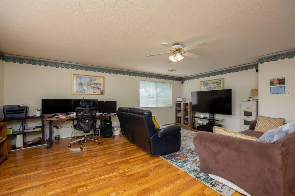 303 Welford Lane Highlands, TX 77562