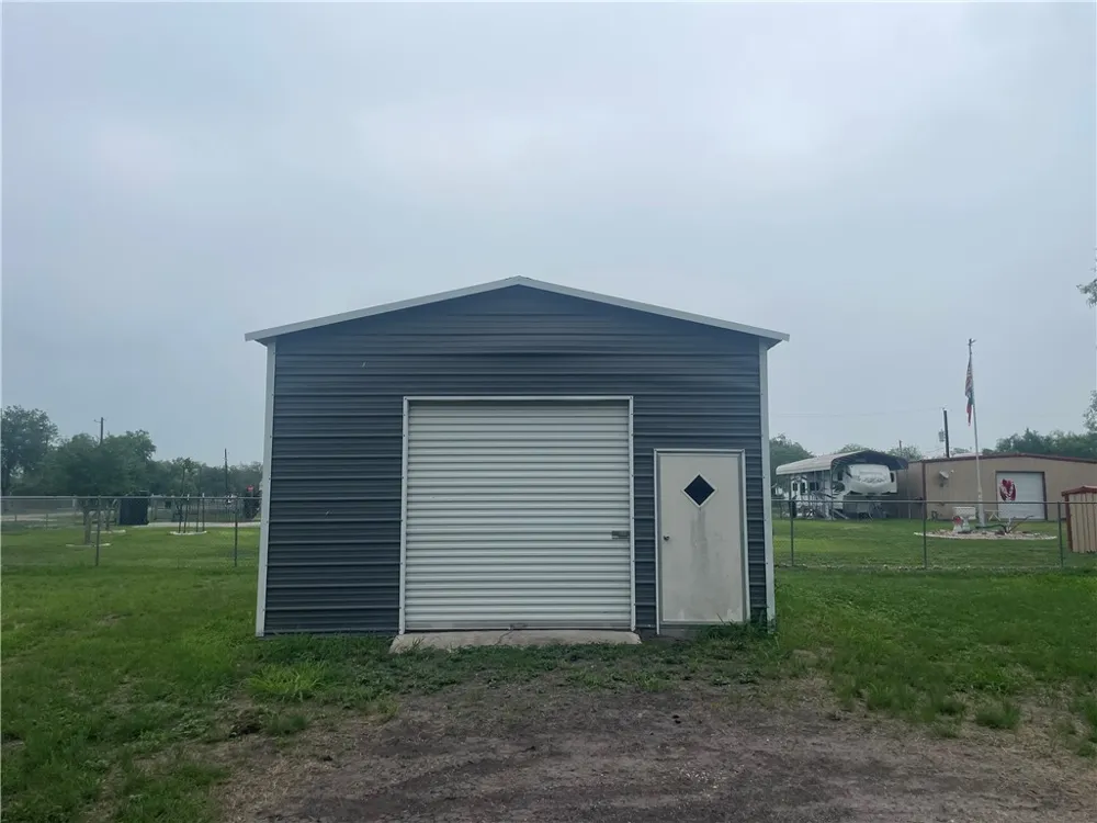 9673 County Road 350 Mathis, TX 78368