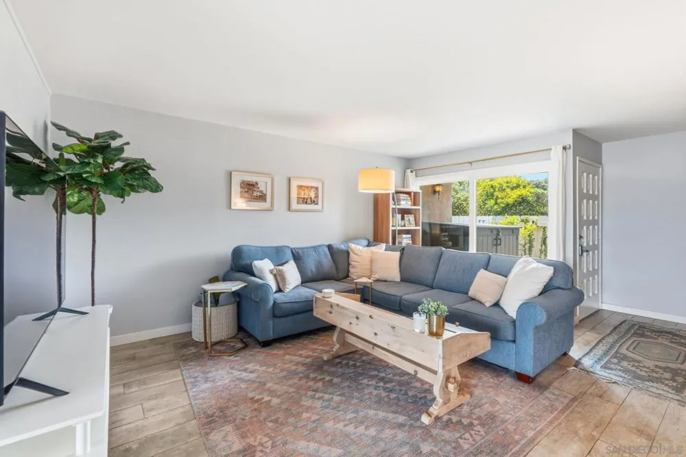 652 E Solana Circle Solana Beach, CA 92075