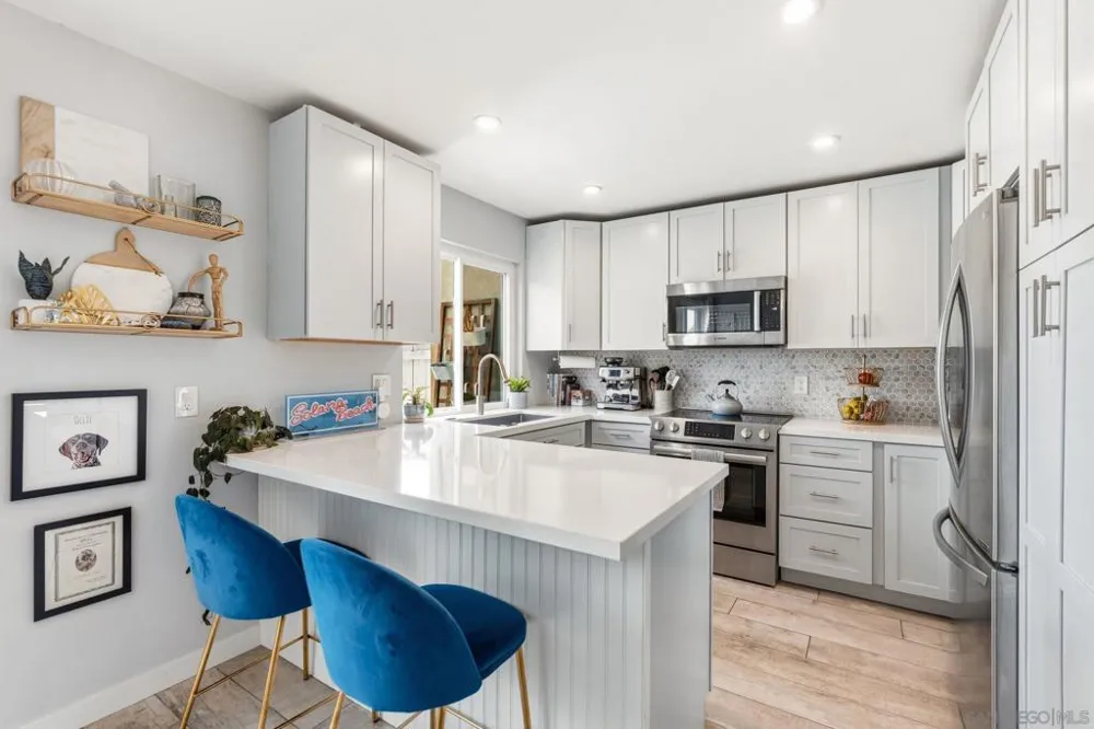 652 E Solana Circle Solana Beach, CA 92075