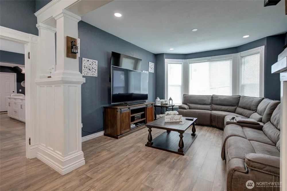 802 Eklund Avenue Hoquiam, WA 98550