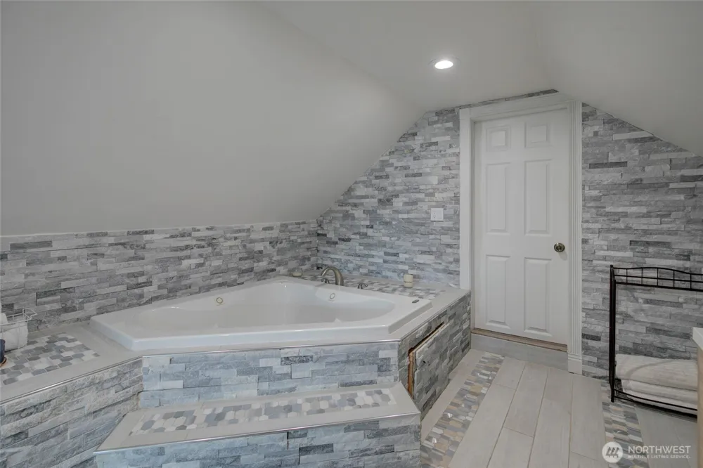 802 Eklund Avenue Hoquiam, WA 98550