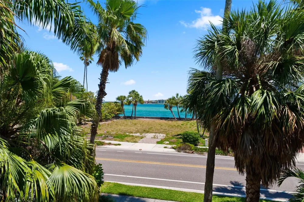 1304 PASS A GRILLE WAY St Pete Beach, FL 33706