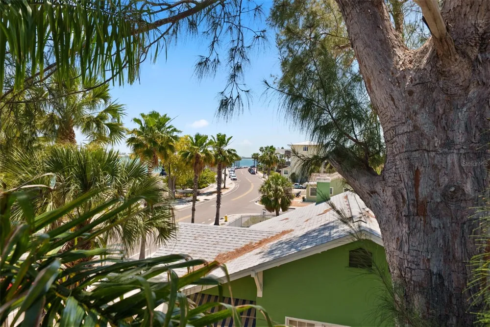 1304 PASS A GRILLE WAY St Pete Beach, FL 33706
