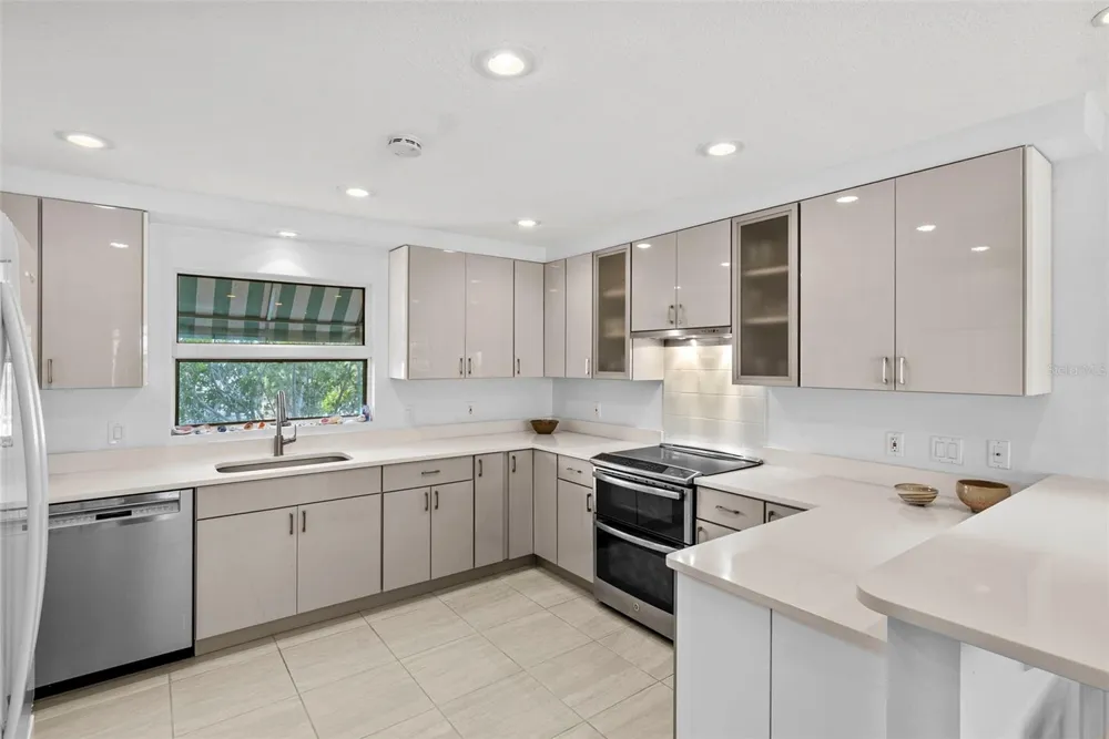 1304 PASS A GRILLE WAY St Pete Beach, FL 33706