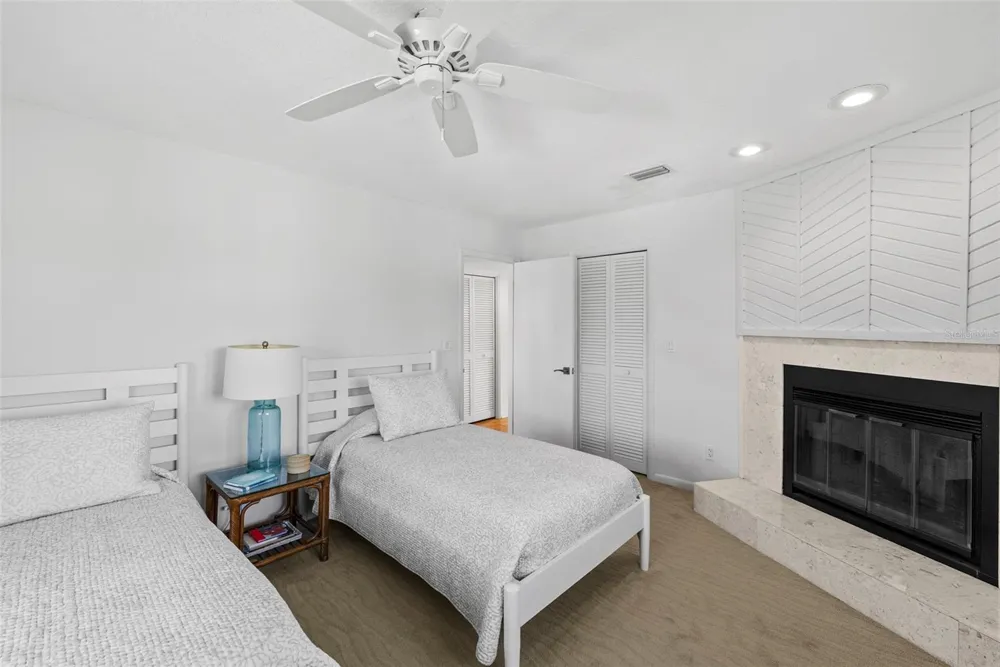 1304 PASS A GRILLE WAY St Pete Beach, FL 33706