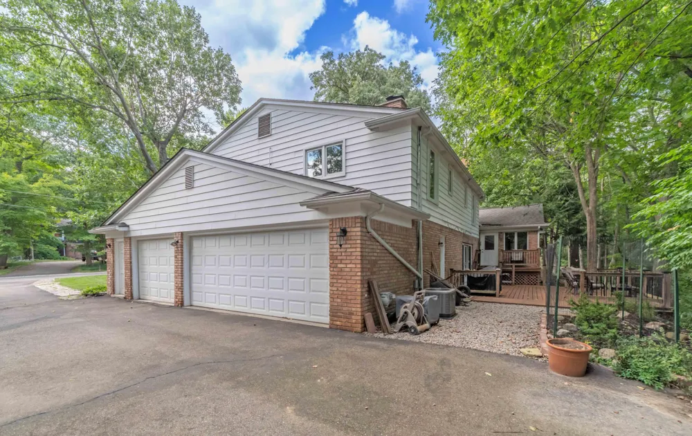 34150 Hunters Row Farmington Hills, MI 48331