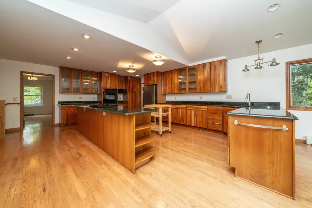 34150 Hunters Row Farmington Hills, MI 48331