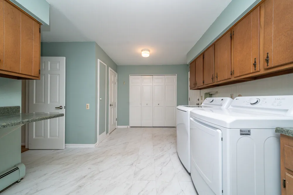 34150 Hunters Row Farmington Hills, MI 48331