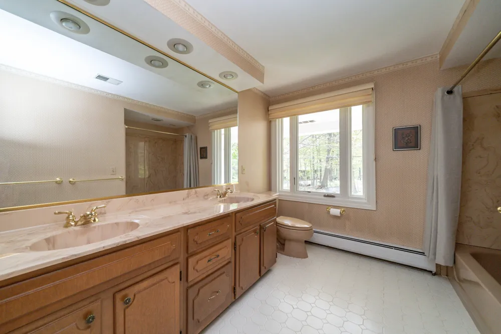 34150 Hunters Row Farmington Hills, MI 48331