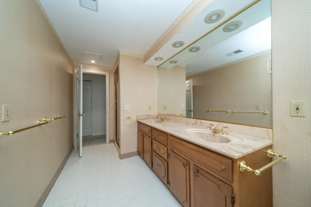 34150 Hunters Row Farmington Hills, MI 48331