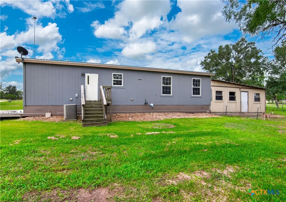 149 High Ridge Meadows Drive Gonzales, TX 78629