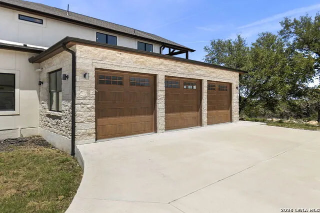 1054 STAR RDG Spring Branch, TX 78070