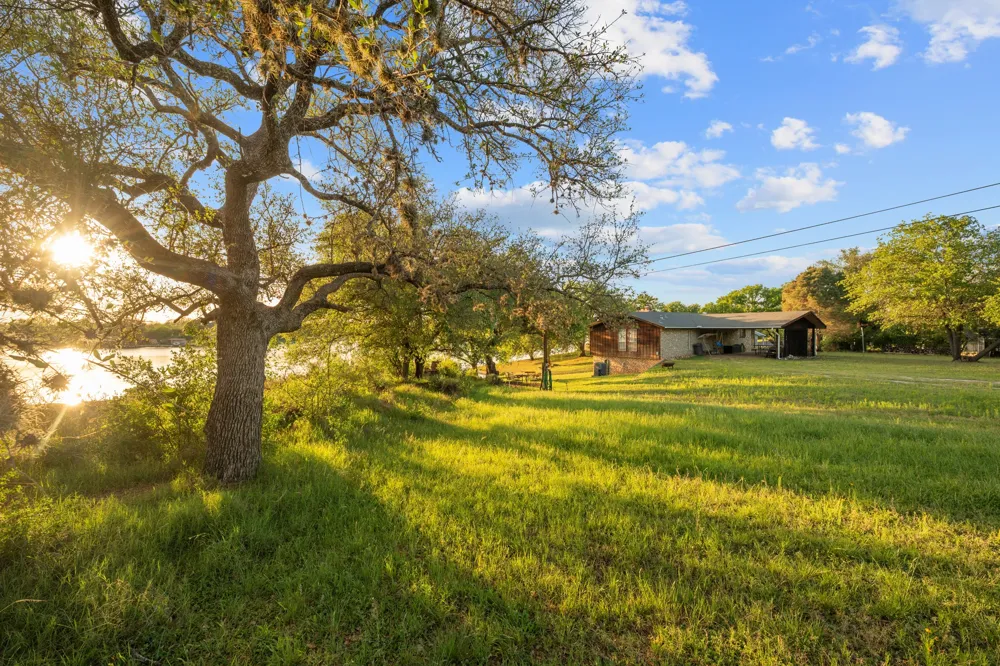 310 Castlehigh Drive Granite Shoals, TX 78654