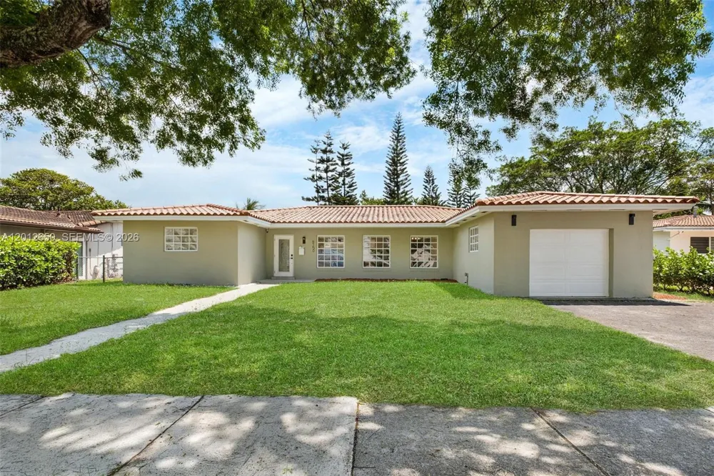 6750 White Oak Dr Miami Lakes, FL 33014