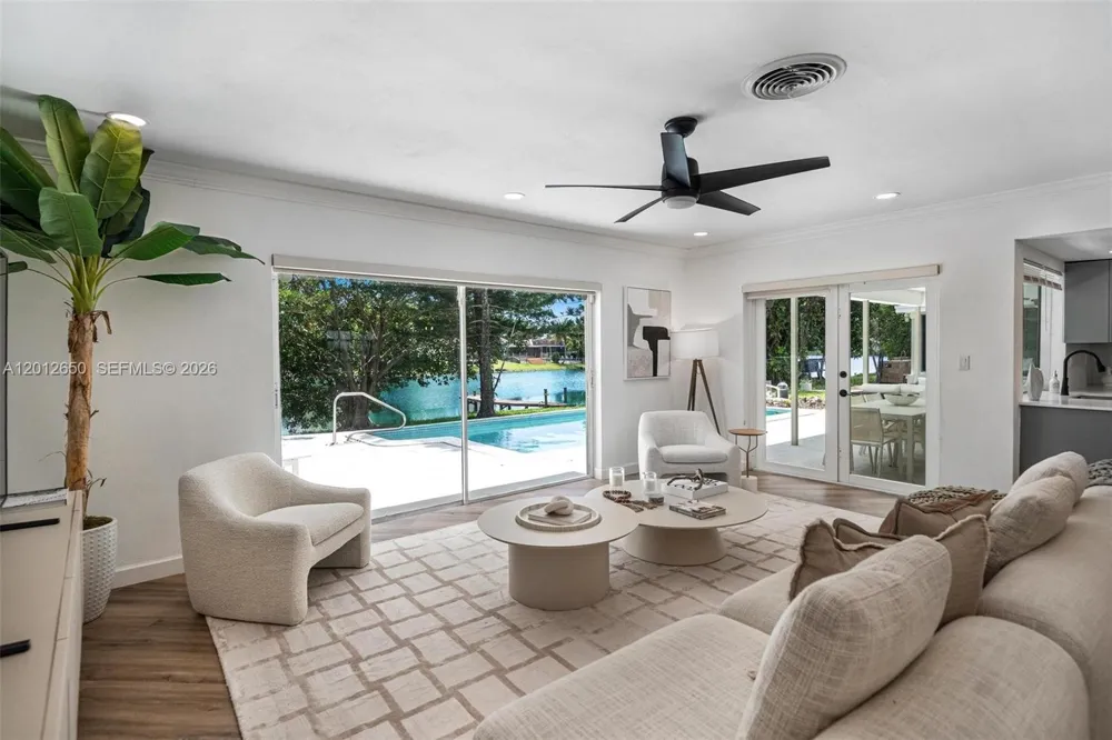 6750 White Oak Dr Miami Lakes, FL 33014