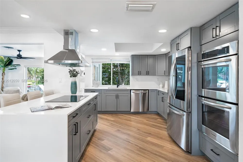 6750 White Oak Dr Miami Lakes, FL 33014