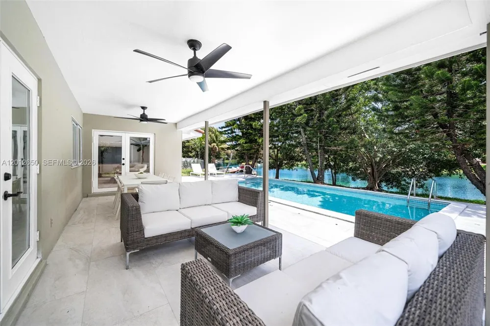 6750 White Oak Dr Miami Lakes, FL 33014
