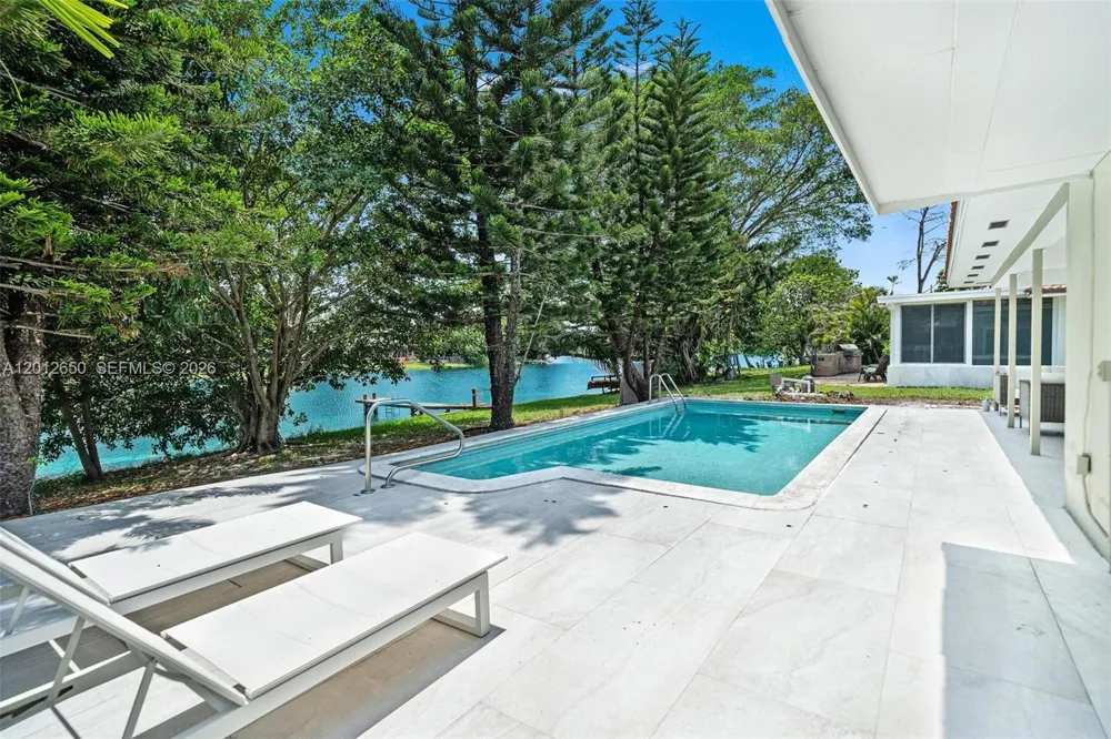 6750 White Oak Dr Miami Lakes, FL 33014