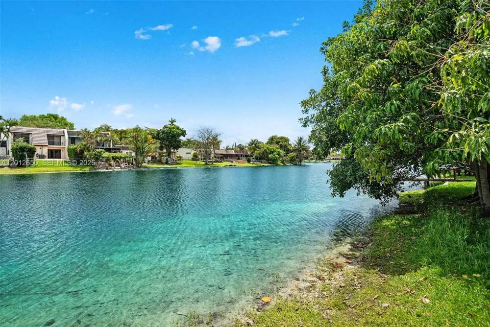 6750 White Oak Dr Miami Lakes, FL 33014