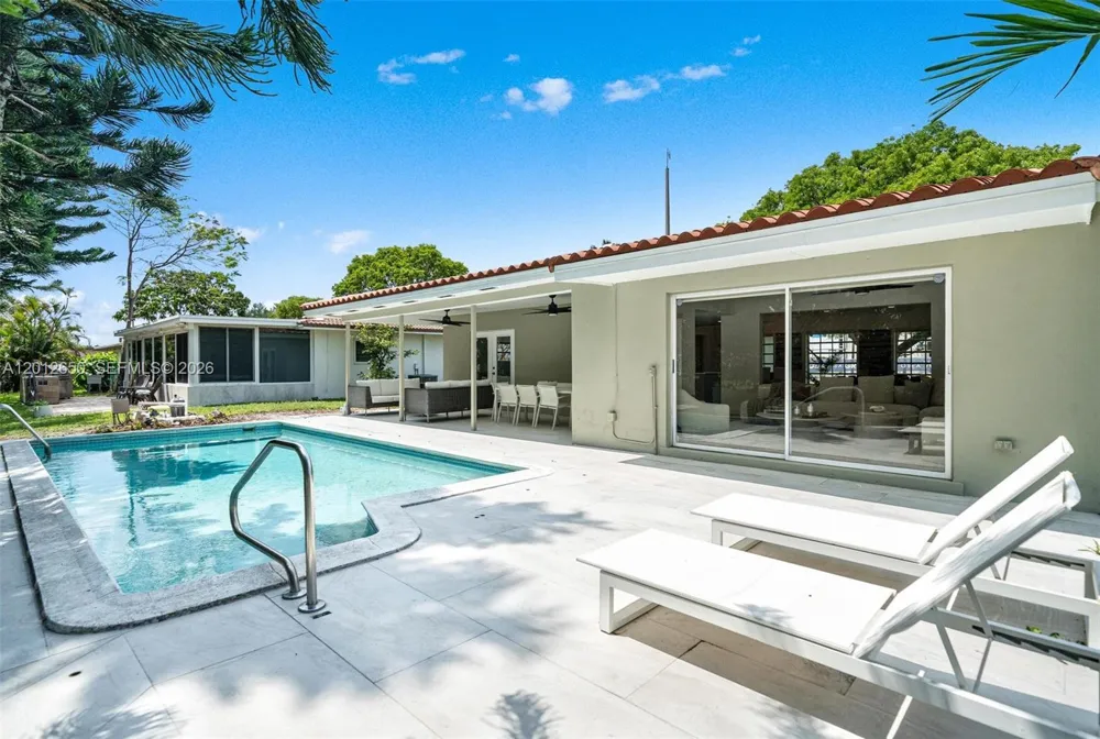 6750 White Oak Dr Miami Lakes, FL 33014