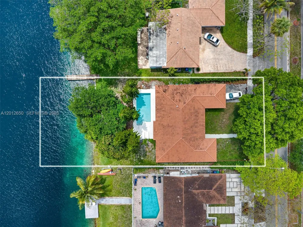 6750 White Oak Dr Miami Lakes, FL 33014