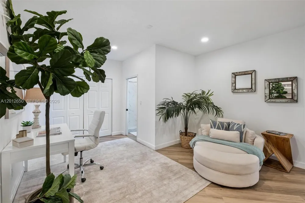 6750 White Oak Dr Miami Lakes, FL 33014