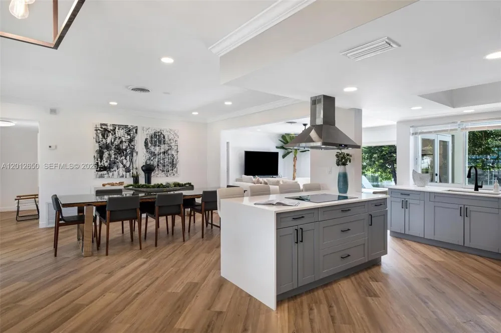 6750 White Oak Dr Miami Lakes, FL 33014
