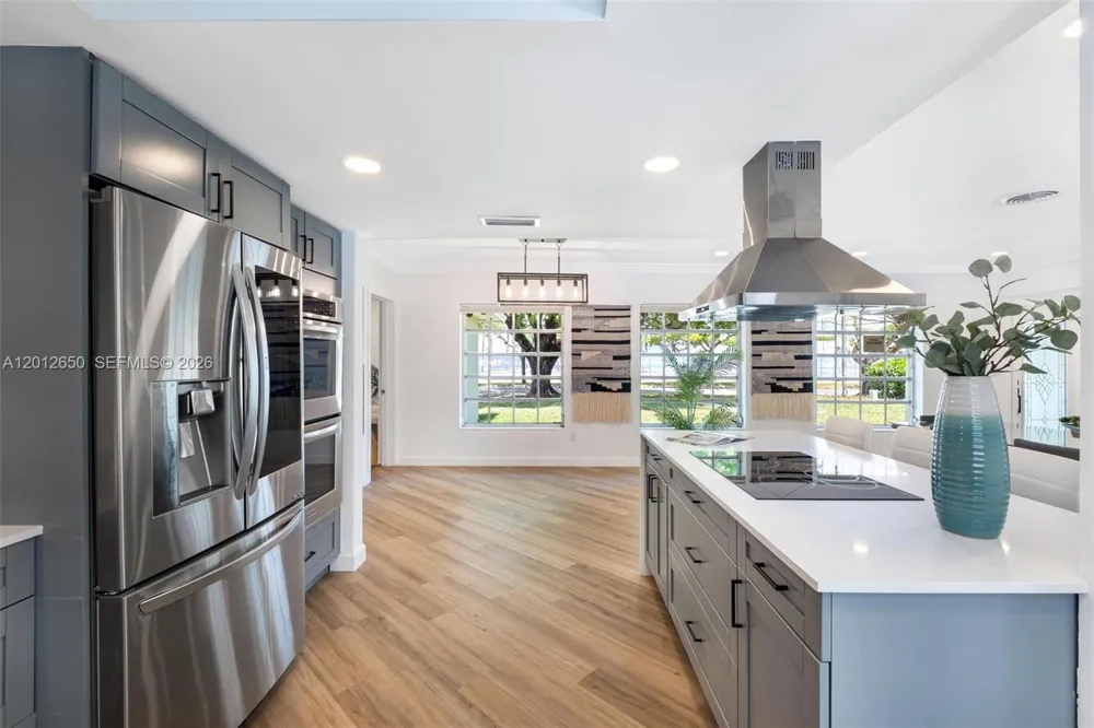 6750 White Oak Dr Miami Lakes, FL 33014
