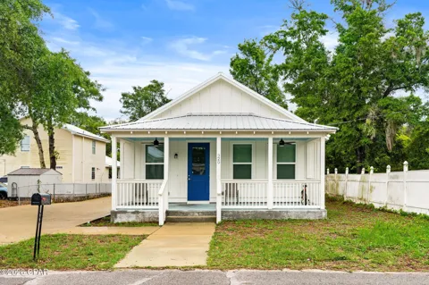 320 Center Avenue