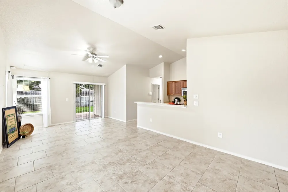 186 Prairie Springs Loop Georgetown, TX 78626
