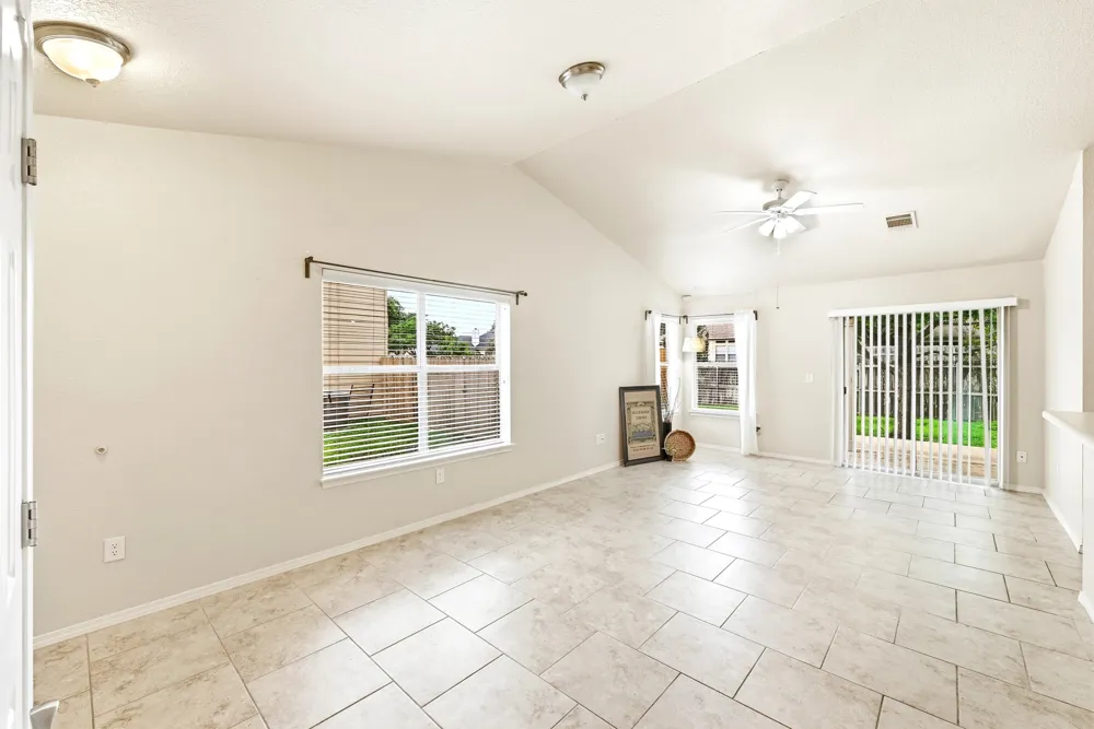 186 Prairie Springs Loop Georgetown, TX 78626