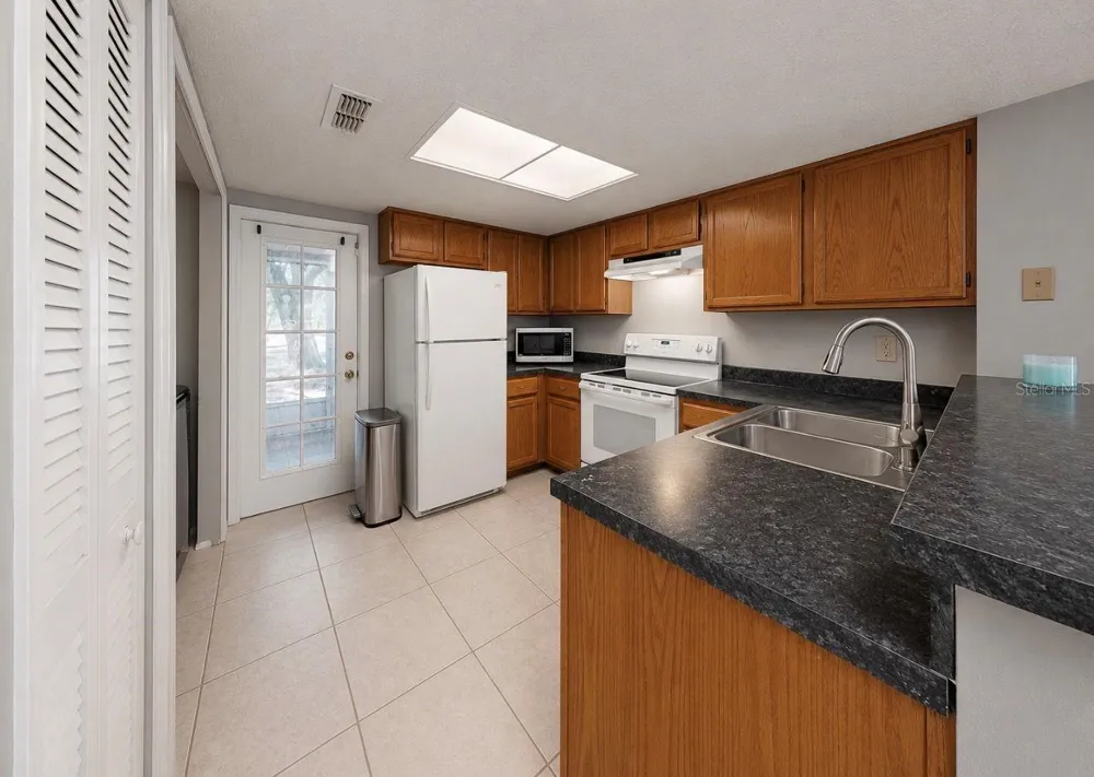 2316 FLETCHERS POINT CIRCLE Tampa, FL 33613