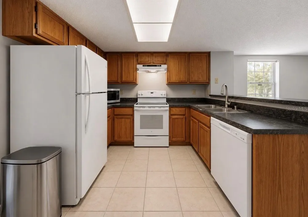 2316 FLETCHERS POINT CIRCLE Tampa, FL 33613