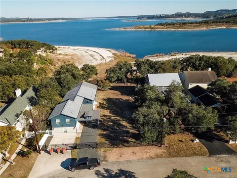 864 Lakebreeze Drive