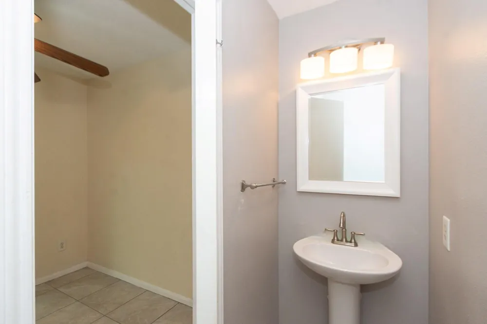 1710 Oak Valley Drive Kemah, TX 77565
