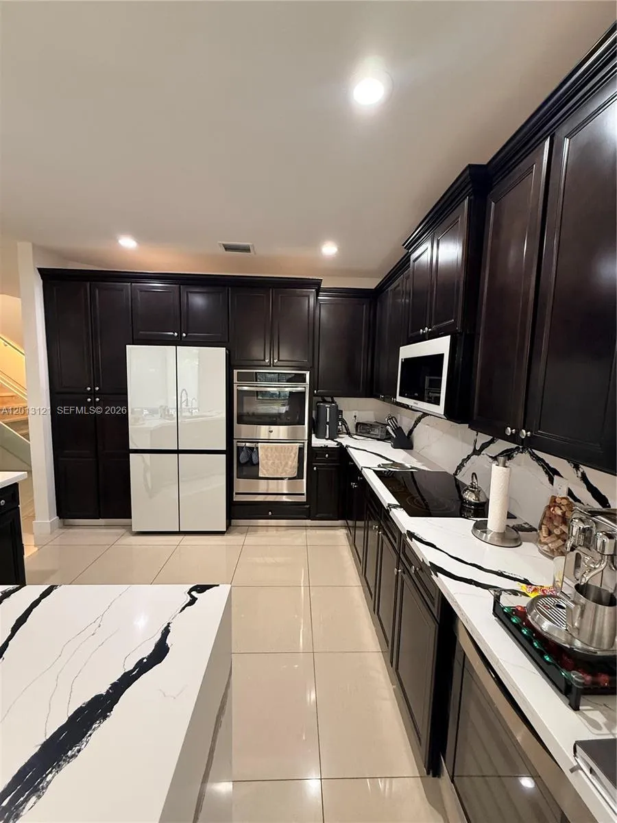 8640 NW 101st Pl Doral, FL 33178