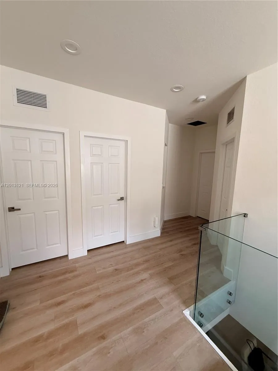 8640 NW 101st Pl Doral, FL 33178