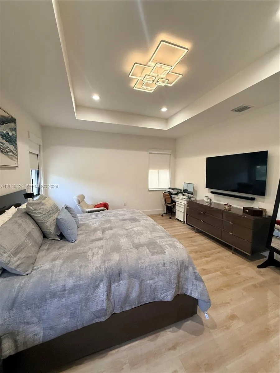 8640 NW 101st Pl Doral, FL 33178