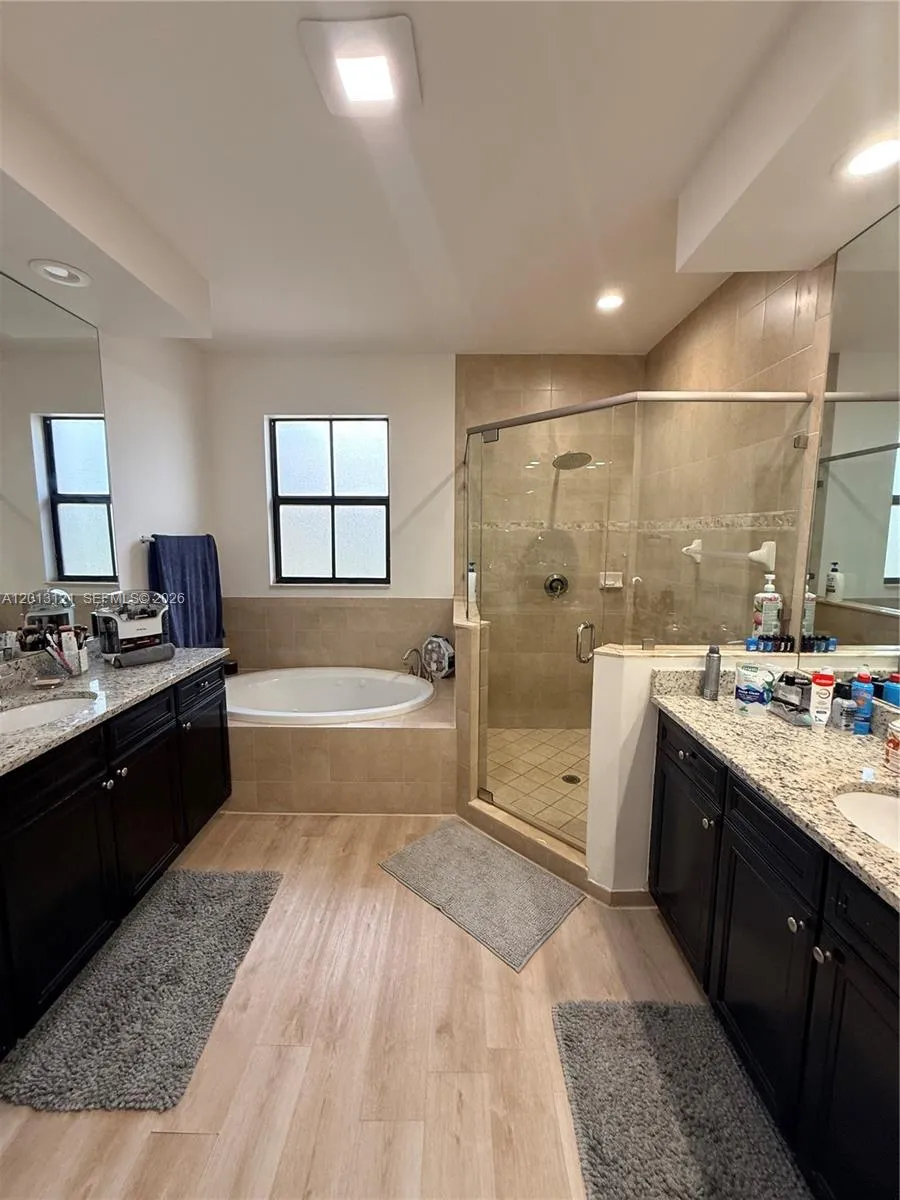 8640 NW 101st Pl Doral, FL 33178
