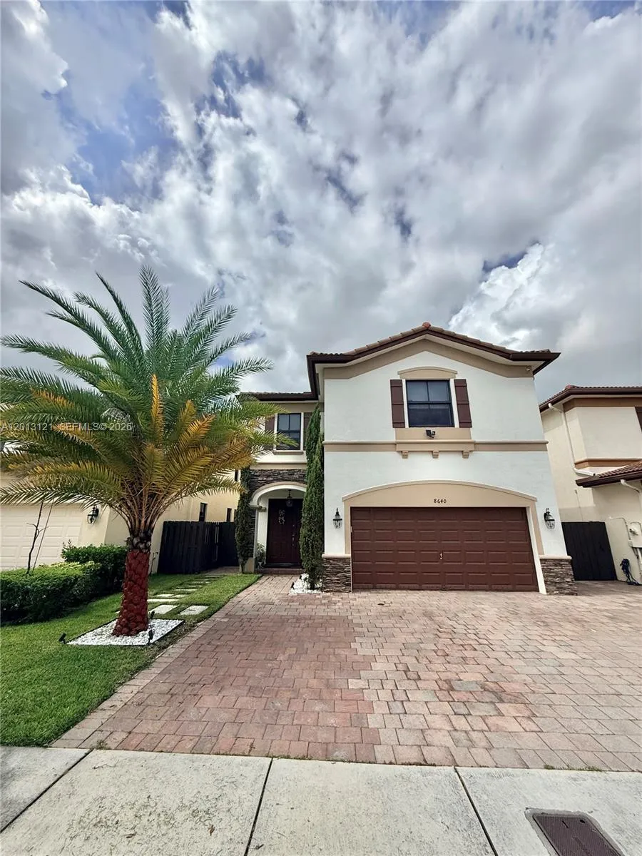 8640 NW 101st Pl Doral, FL 33178